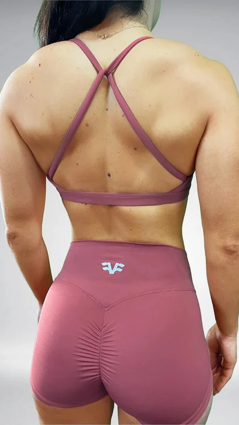 Completo rosa antico Flexivel con shorts scrunch e top a spalline incrociate, vista posteriore