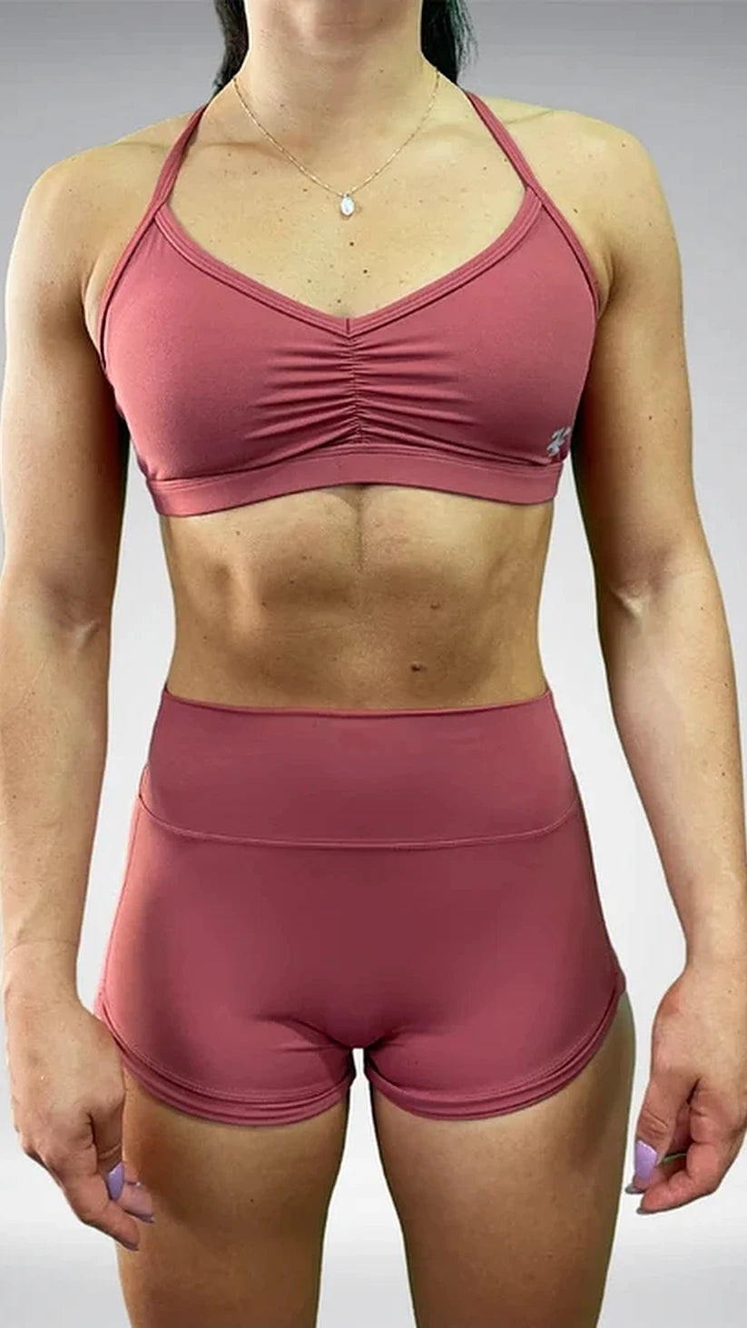 Completo sportivo rosa antico Flexivel, top arricciato e shorts a vita alta, vista frontale