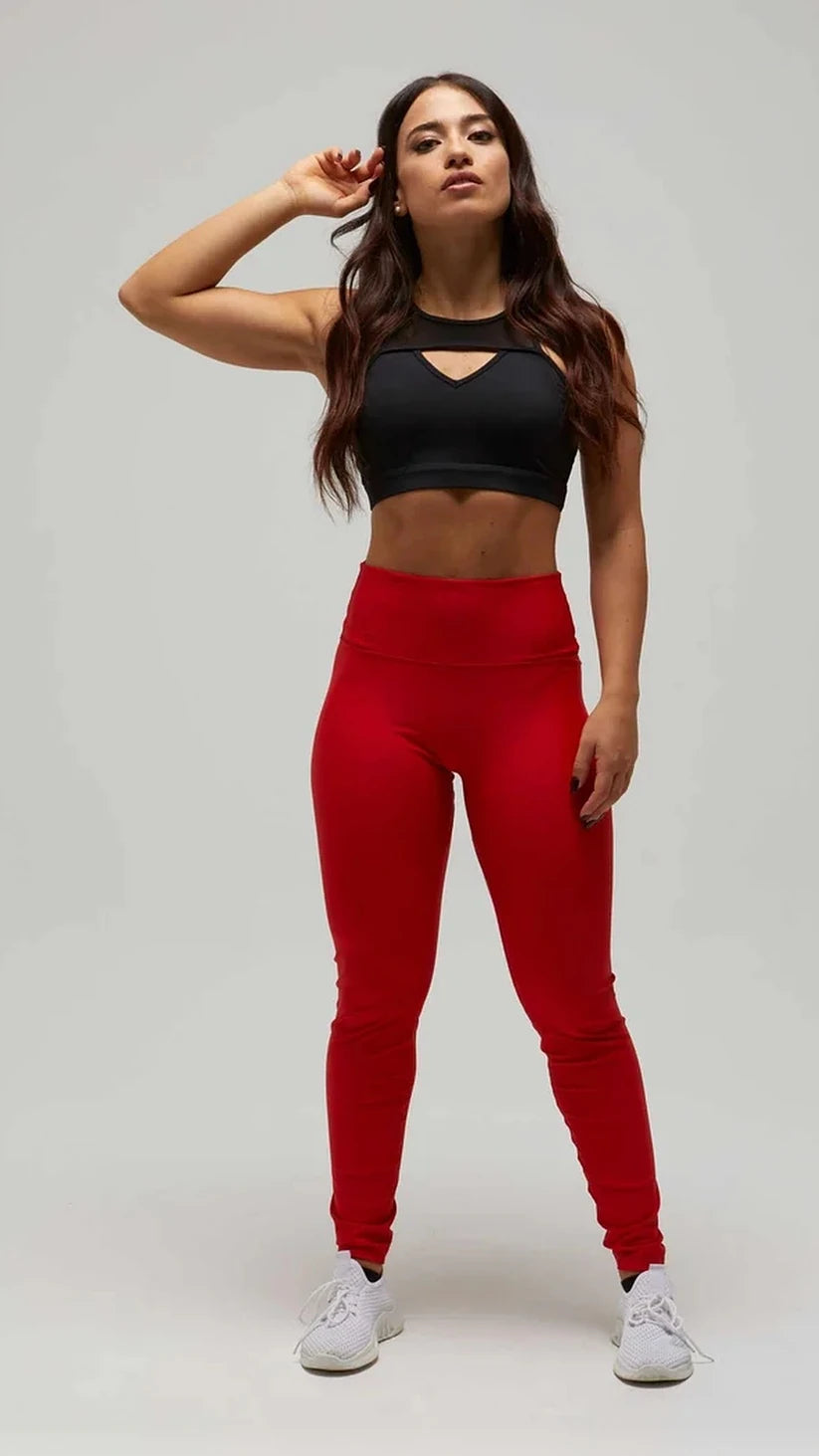 Leggings rossi a vita alta e top sportivo nero con apertura Flexivel, vista frontale