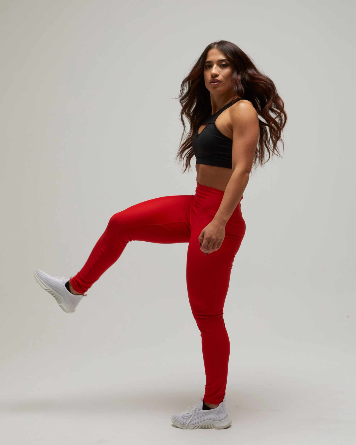 Reggiseno sportivo nero sisu top palestra con taglio frontale e sostegno compatto