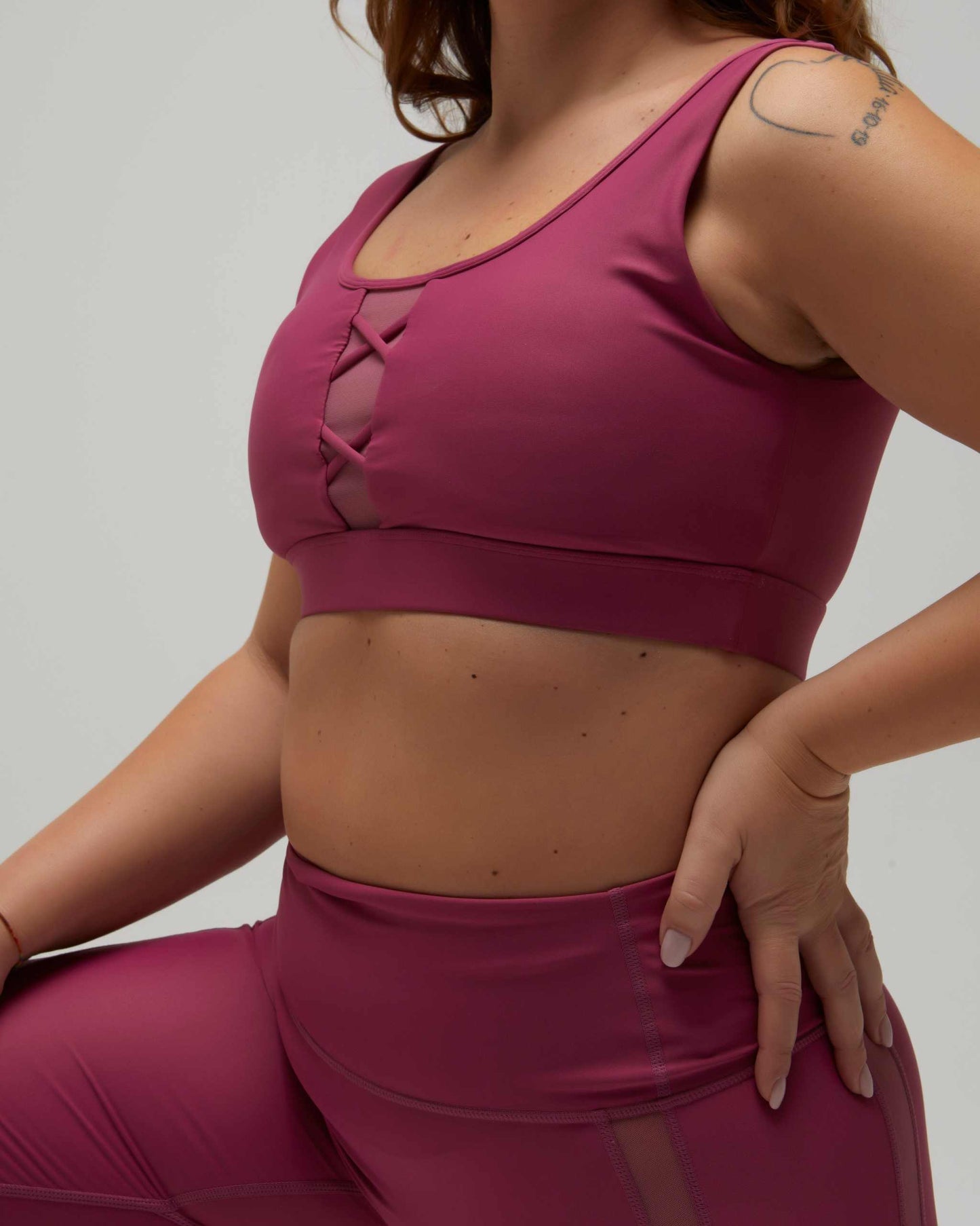 SISU top palestra reggiseno sportivo lilla con mesh e bretelle fisse